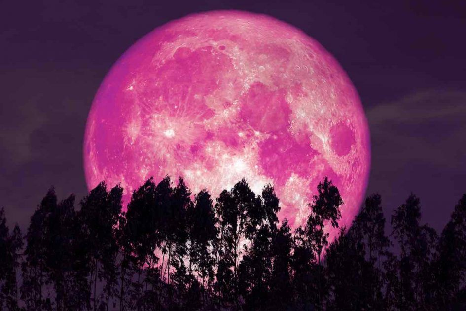 La pleine lune aux fraises arrive le 5 juin 2020 et il se ...